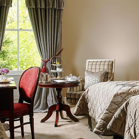 Muckross Park Hotel & Spa Killarney Phòng bức ảnh A bedroom at the Killarney International Hotel